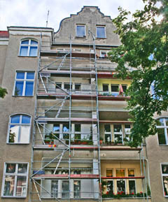 Gerüstbau Leitergangsturm Altbau von M & M Gerüstbau Berlin